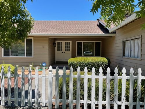 7205 Fairfield Dr, Santa Rosa, CA 95409-6018