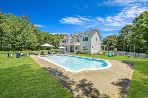 6 Rosebud Ln, East Quogue NY  11942-3627 exterior