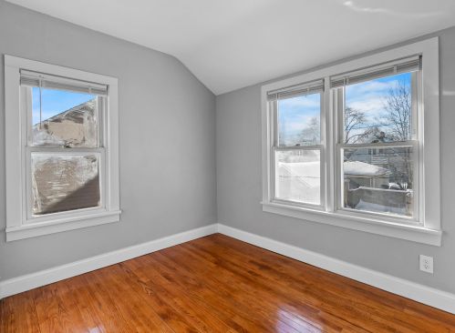 3869 52, Milwaukee WI 53220-3570 exterior