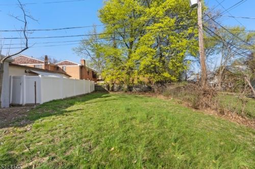 30 Eastwood St, East Orange NJ  07017-2013 exterior