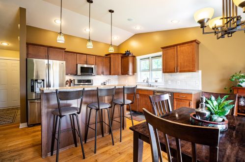 805 Timberwood Ln, Holmen, WI 54636-9550