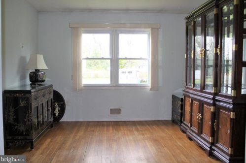 7 Dogwood Dr, Trenton NJ  08648-3205 exterior