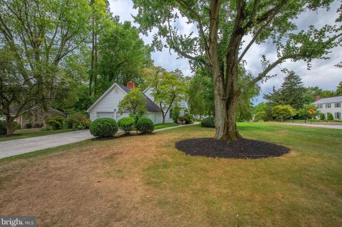 614 Westwind Dr, Berwyn PA  19312-1144 exterior