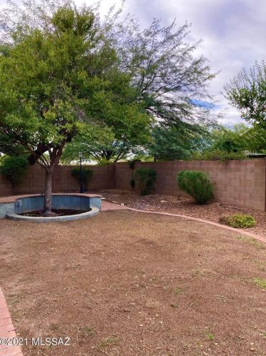 9105 Lost Tree Dr, Tucson, AZ 85715-5596