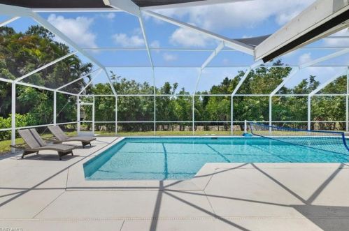 10461 Regent Cir, Naples FL  34109-1571 exterior