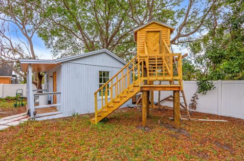 454 Saginaw Ave, Fort Pierce FL  34953-5990 exterior