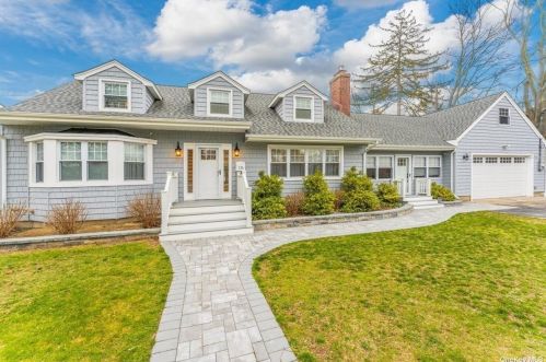 135 Grand Central Ave, Amityville, NY 11701-3725