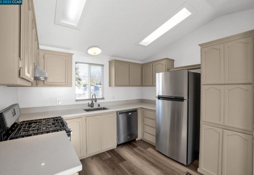 16150 Ashland Ave, San Lorenzo CA  94580-1116 exterior