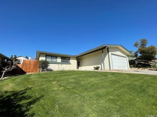 6216 Royal Coach Dr, Bakersfield, CA 93306-7047