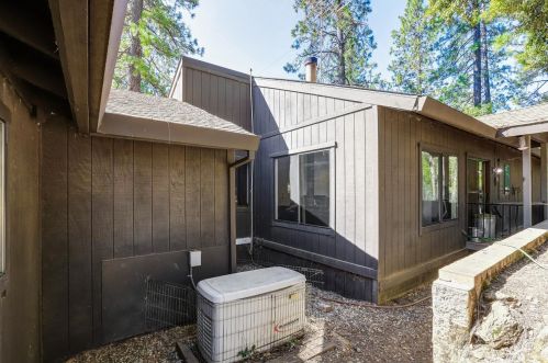 16463 Pine Knoll Rd, Grass Valley CA  95945-8433 exterior