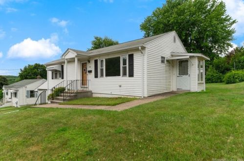 142 Norris St, Waterbury, CT 06705-3540