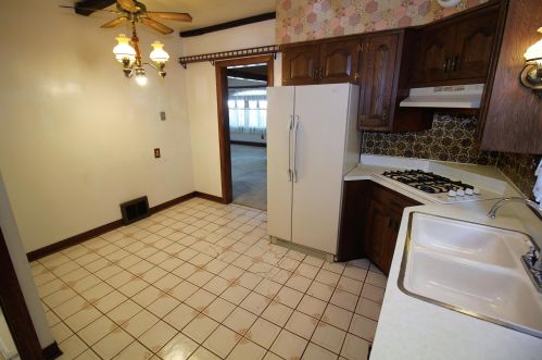 5012 Beloit Rd, Milwaukee WI 53214-5332 exterior