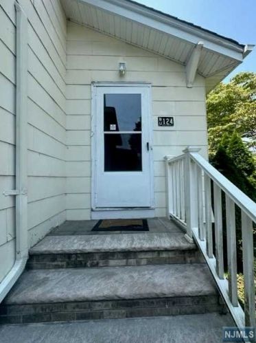 124 Hillside Ave, Teaneck NJ  07666-4011 exterior