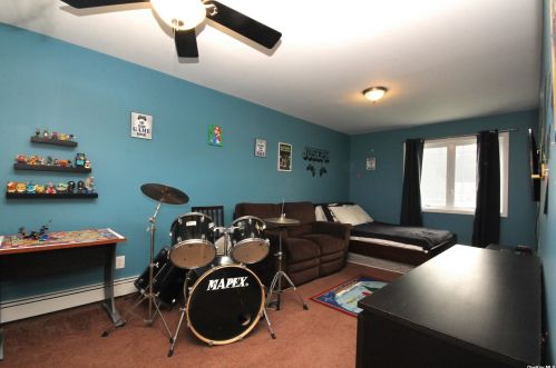 656 Sandra Ave, West Islip NY  11795-2524 exterior