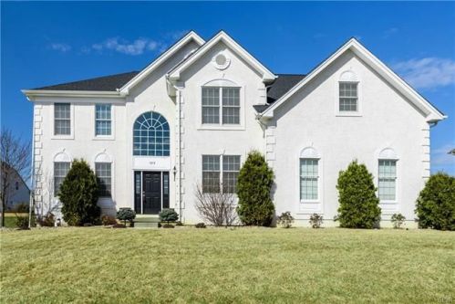 7373 Green Hill Dr, Macungie, PA 18062-8169