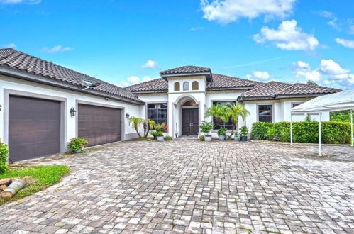 3391 7th Ave, Naples, FL 34117-4143