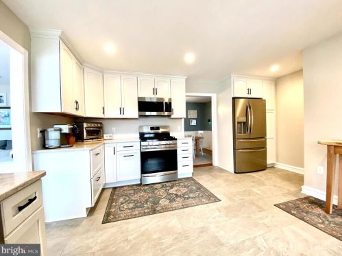 6 Perkins Ave, Wilmington, DE 19809-1722
