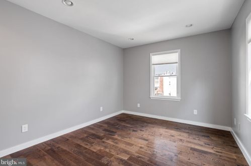 2037 Carpenter St, Philadelphia PA 19146-2418 exterior