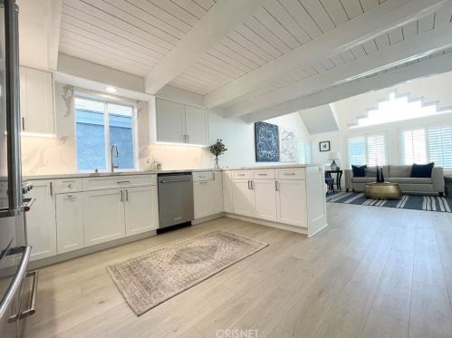 320 Rossmore Dr, Oxnard CA  93035-4465 exterior