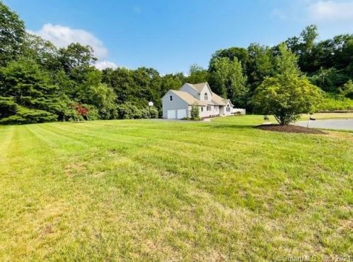 1200 Cornerstone Ct, Cheshire CT  06410-1860 exterior