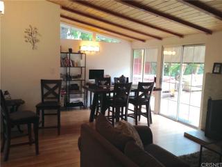 8207 Aura Ave, Los Angeles, CA 91335-1003