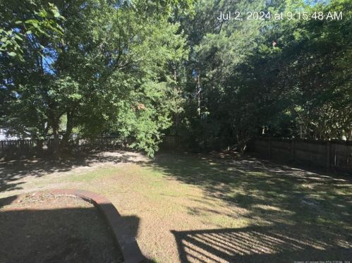 6080 Lakeway Dr, Fayetteville NC  28306-8703 exterior