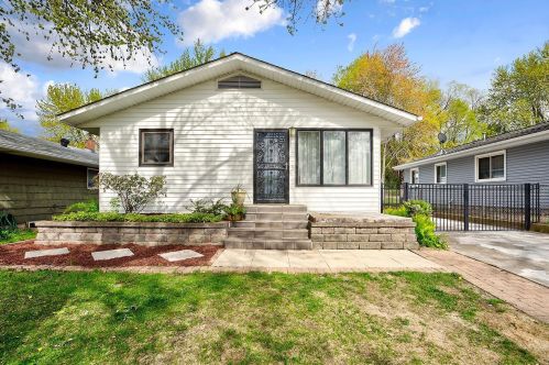 2070 Ivy St, Saint Paul, MN 55109-4029