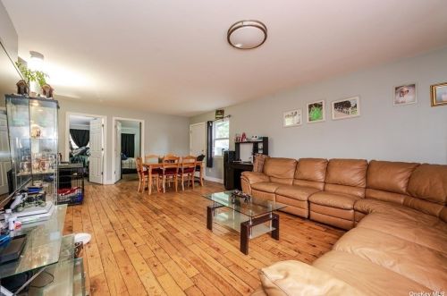 60 Locust St, Central Islip NY  11722-3126 exterior