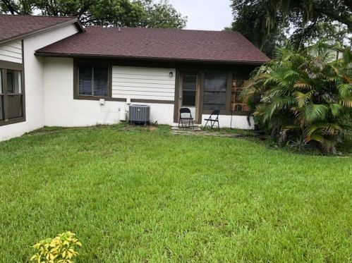 2130 Bancroft Pl, Palm Harbor, FL 34683-2402
