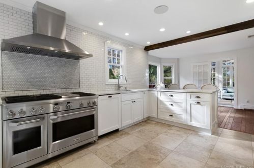 75 Chestnut Hill Rd, Ridgefield CT  06877-1202 exterior