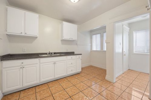 930 11th St, Long Beach CA  90813-3577 exterior