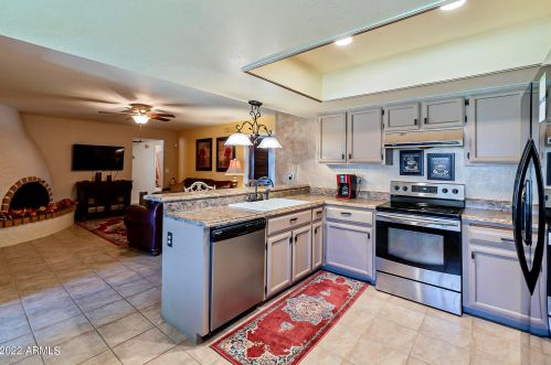 3020 Des Moines St, Mesa, AZ 85213-6916