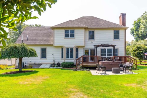 8 Canter Ct, Nashua NH  03063-2929 exterior