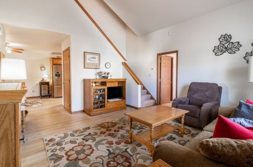 1097 Timberwood Dr, Beaver Falls, PA 15010-1613