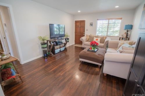 8341 Cantaloupe Ave, Van Nuys CA 91402-3806 exterior