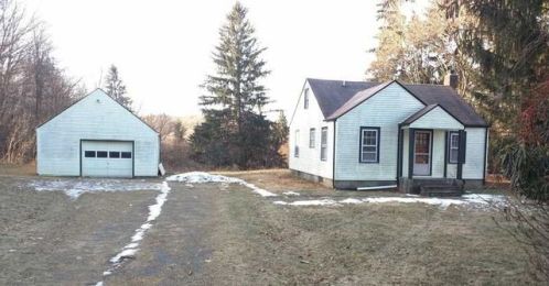 20 Thorns Ln, Highland, NY 12528-1214