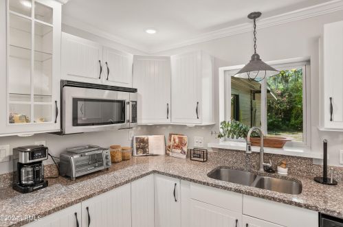 615 Center Dr, Beaufort SC  29902-6028 exterior