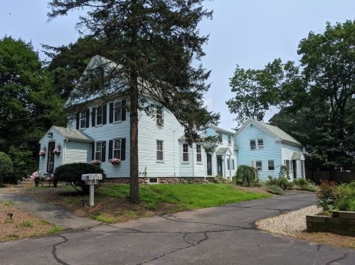 84 Oak St, Walpole MA  02081-2719 exterior