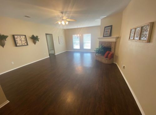 1308 Sierra Blanca Dr, Burleson TX  76028-6851 exterior