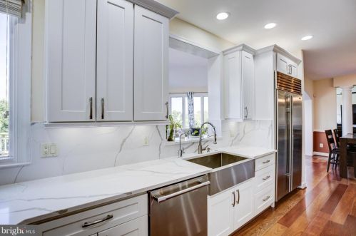 20405 Crimson Pl, Leesburg VA 20175-6362 exterior