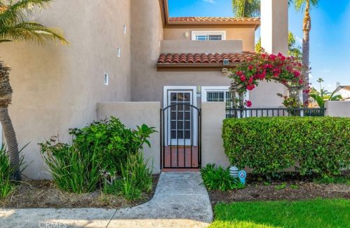 602 Lake St, Huntington Beach, CA 92648-4764