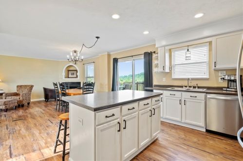 116 Cove Ct, Mc Donald, PA 15057-2185