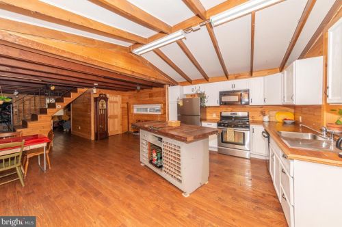 36 1st Ave, Collegeville, PA 19426-2637