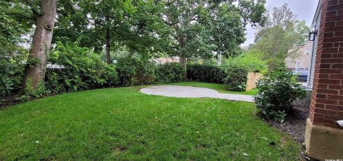 220 4th St, Deer Park NY  11729-5923 exterior