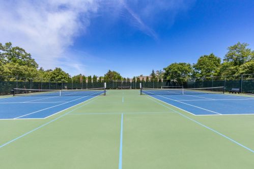 70 Greyhawk Dr, Mashpee MA 02649-4420 exterior