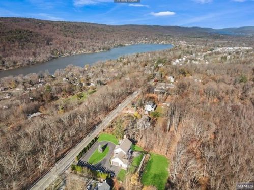 1994 Macopin Rd, West Milford NJ  07480-1932 exterior