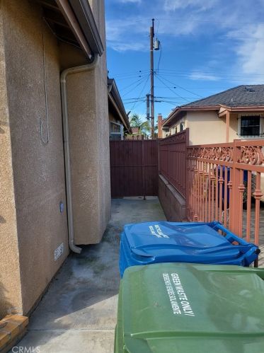 11803 Casimir Ave, Hawthorne CA  90250-1994 exterior