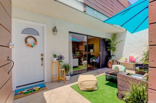 2402 Aviation Blvd, Redondo Beach, CA 90278-2335