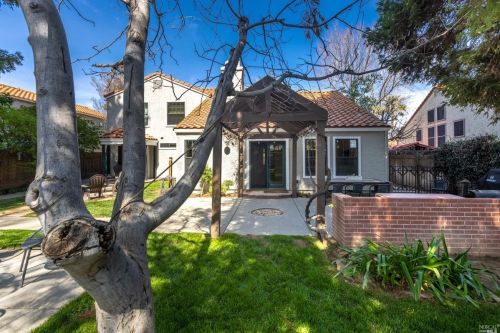 424 Stanford St, Vacaville CA  95687-4653 exterior