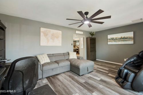 5525 Turquoise Ave, Glendale AZ 85302-1037 exterior